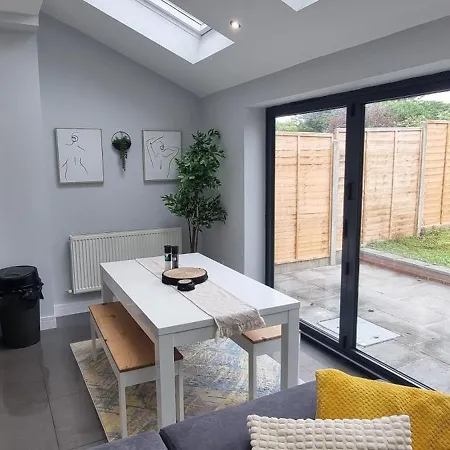 Horfield House Apartment *