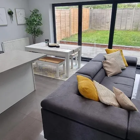 Horfield House Apartment